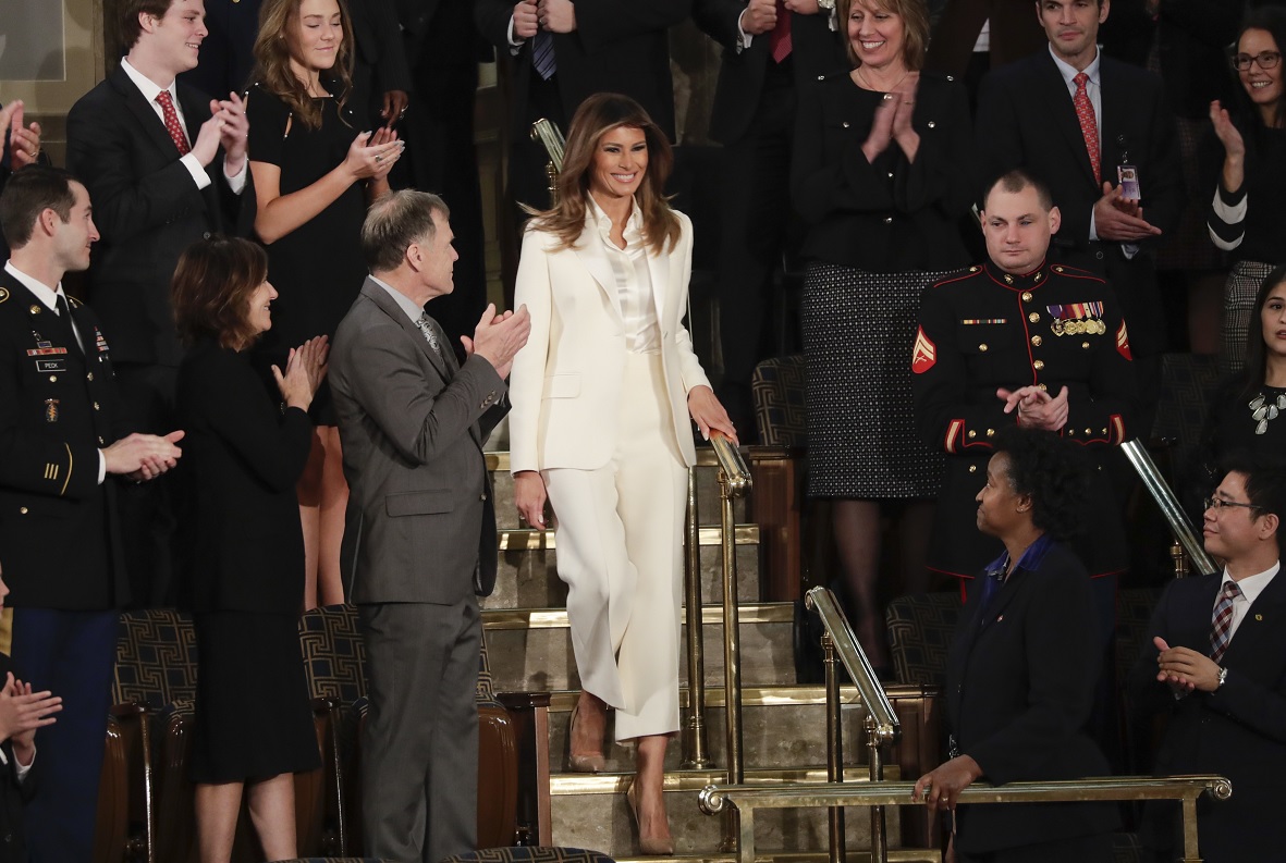 Melania Trump rompe tradición y llega su cuenta Congreso