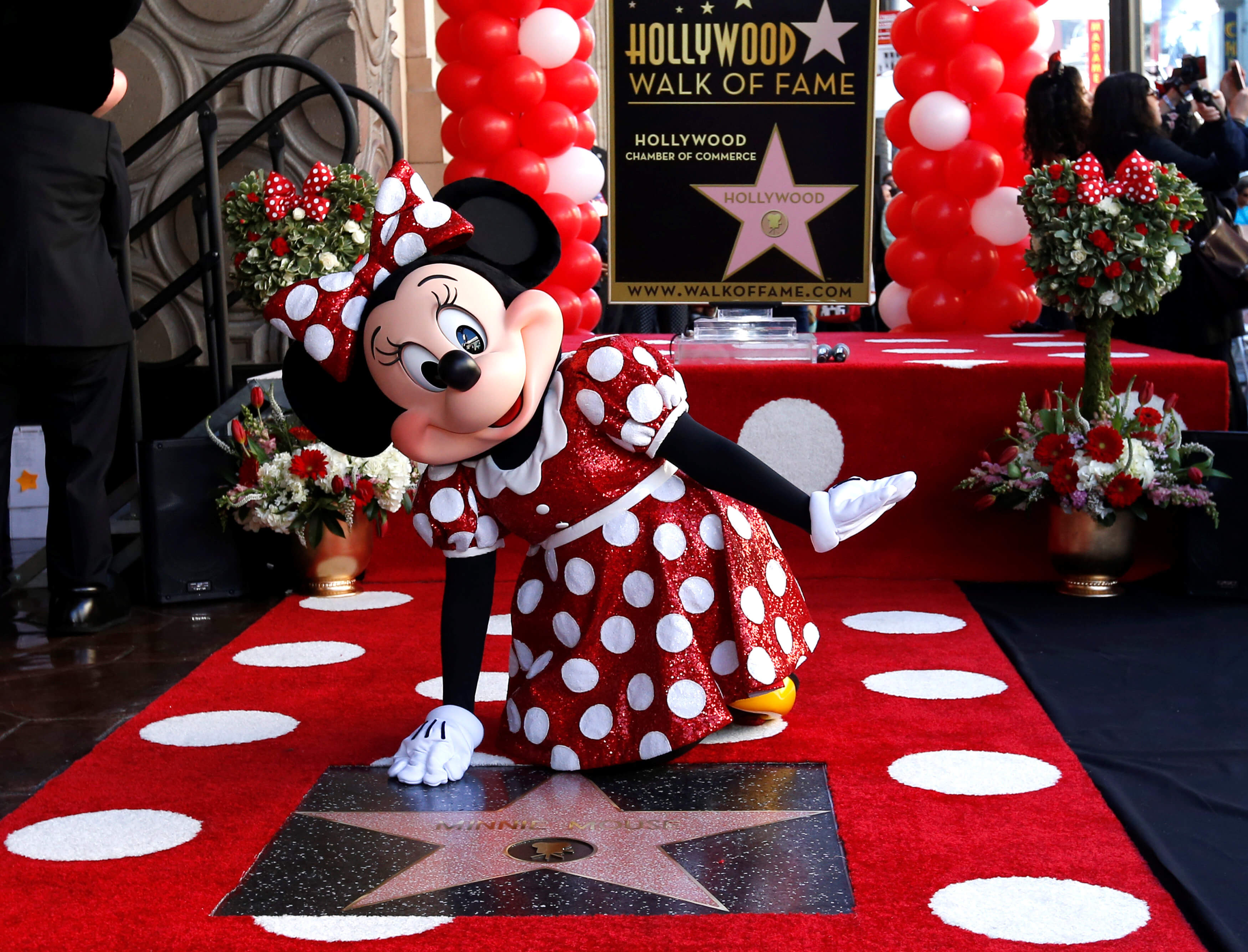 Minnie Mouse recibe estrella en el paseo de la fama de Hollywood