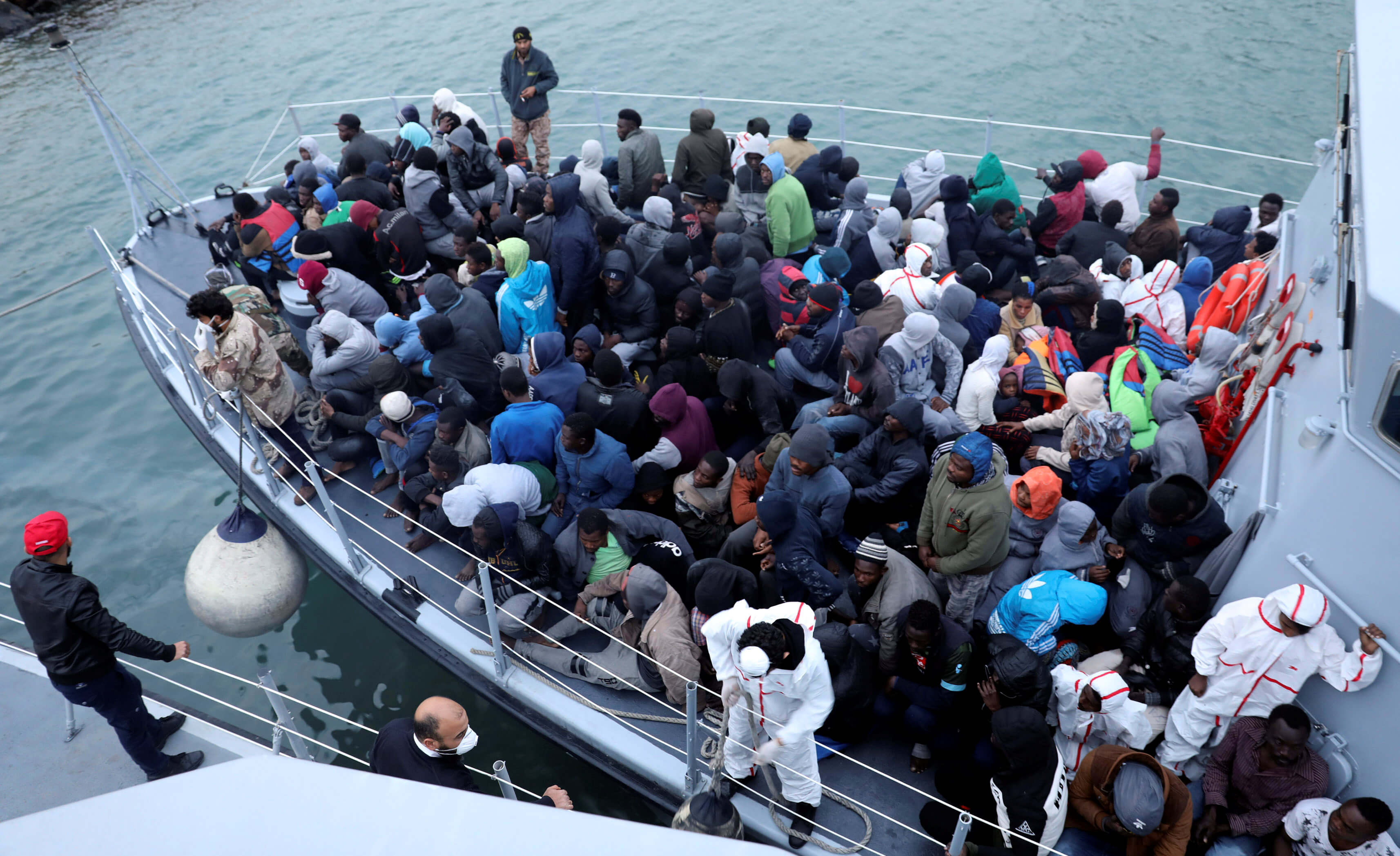 Naufragio deja centenar migrantes desaparecidos costas Libia