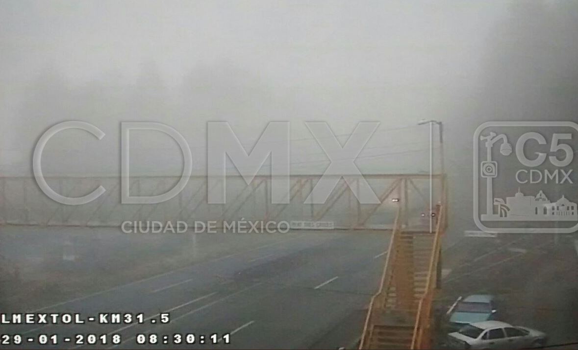 Banco de niebla afecta visibilidad en la carretera México-Toluca