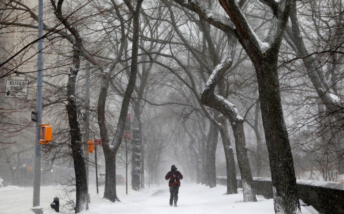 Tormenta invernal causa temperaturas congelantes en Nueva York y Washington