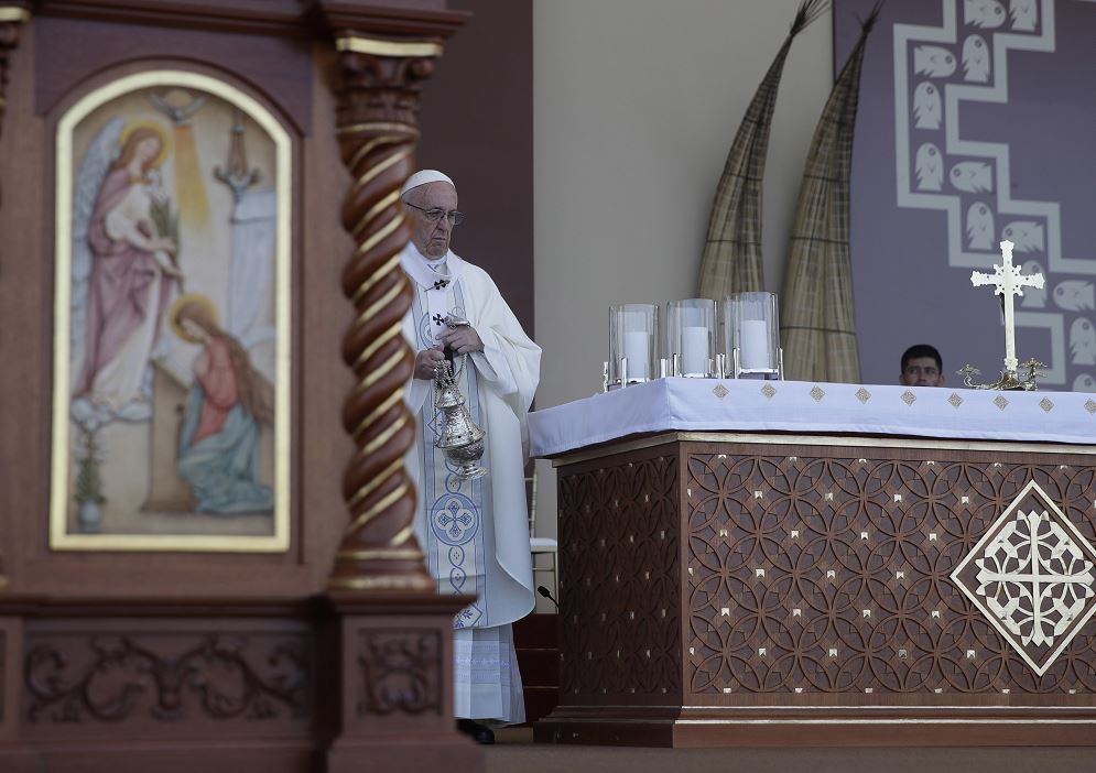 Papa Francisco recuerda las otras "tormentas" como la violencia en Perú