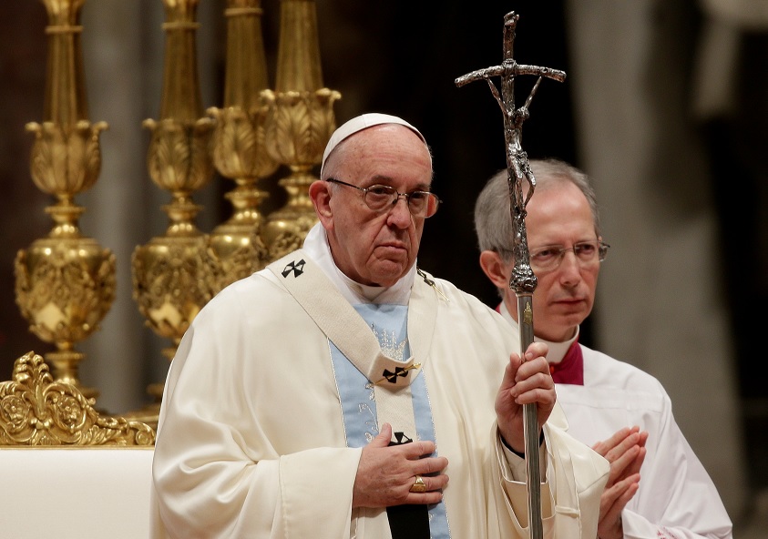 Papa Francisco pide en Año Nuevo la protección a refugiados e inmigrantes