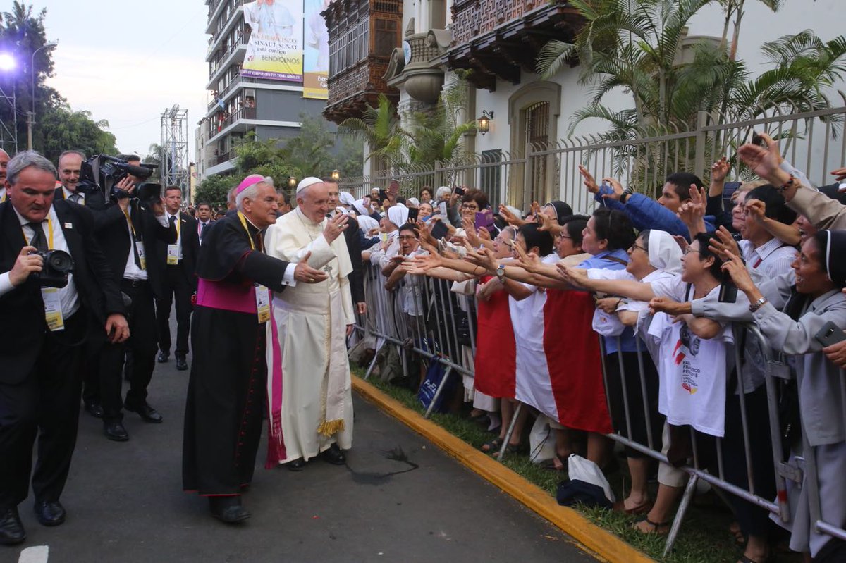 Avión papa Francisco aterriza Lima Perú