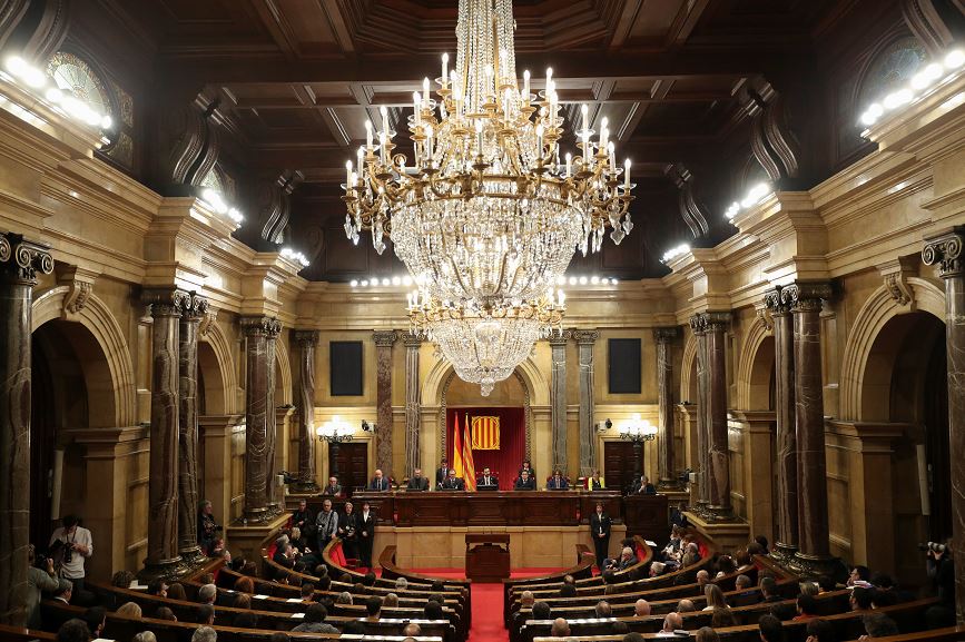 parlamento catalan aplaza debate investidura puigdemont