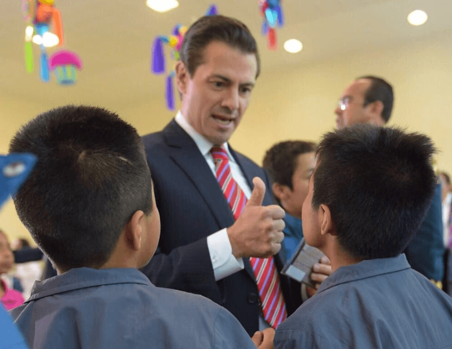 Peña Nieto se reúne con niños y niñas de casas hogar