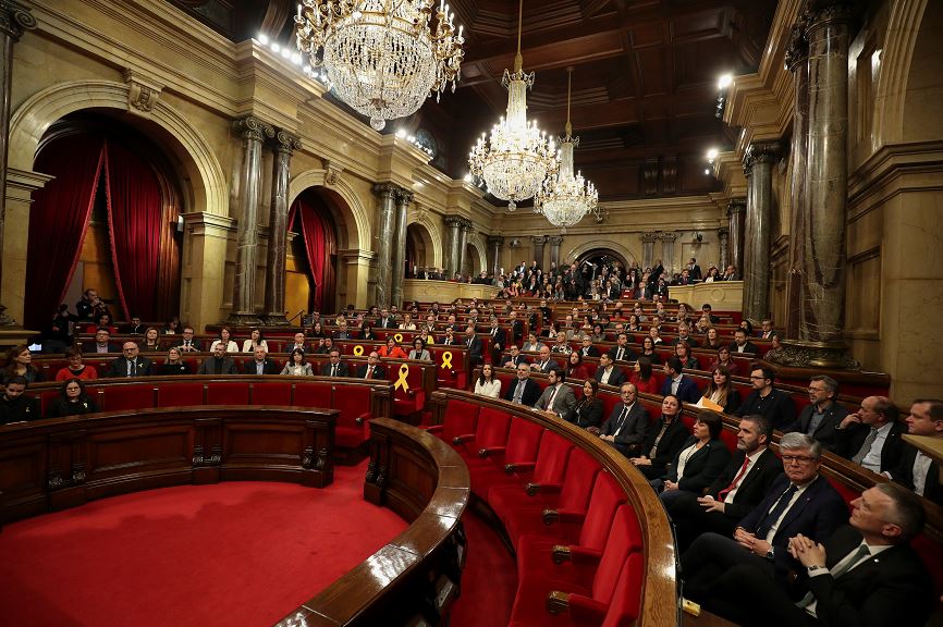 se constituye parlamento cataluna medio crisis secesionista