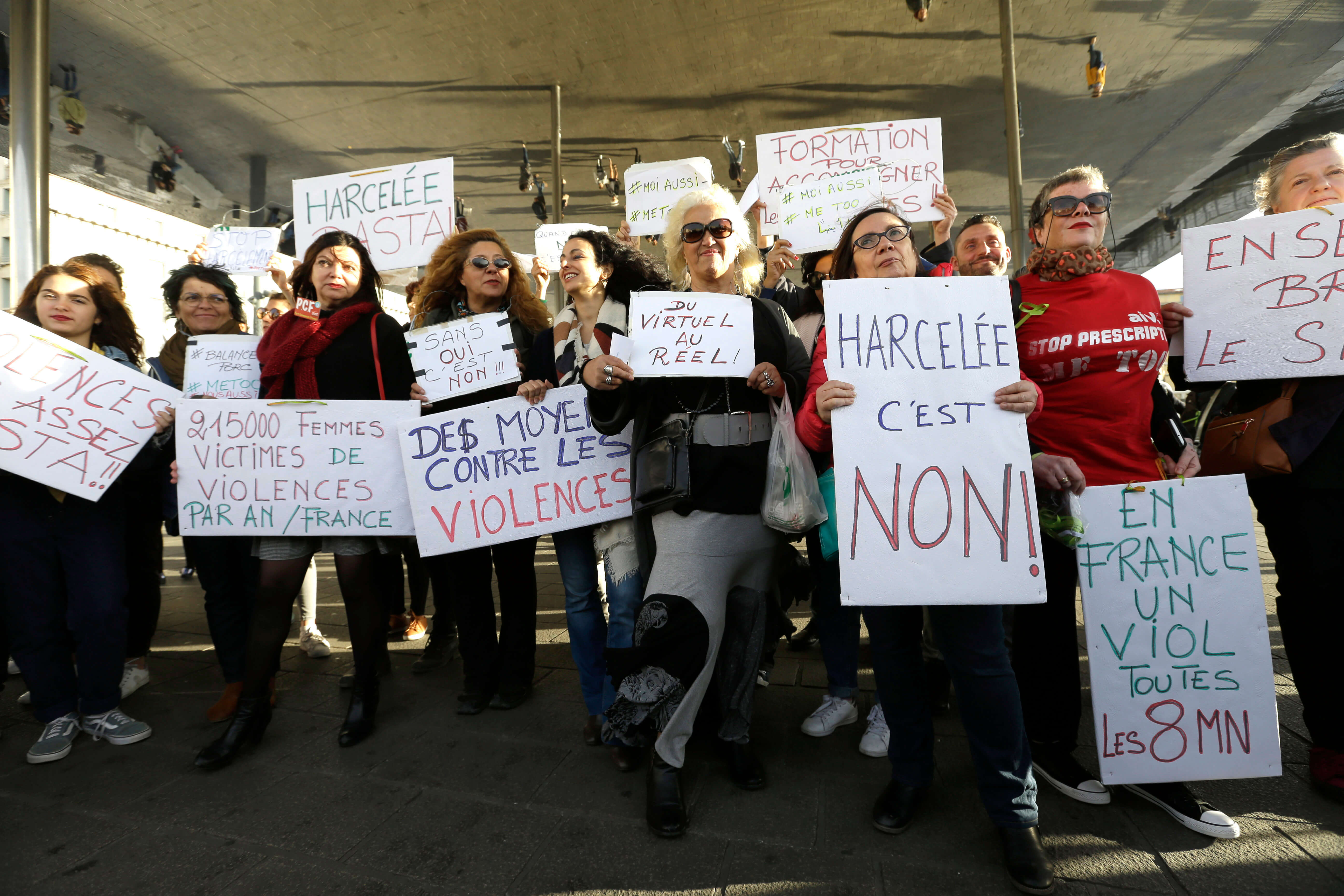 El movimiento MeToo enfrenta a las mujeres en Francia