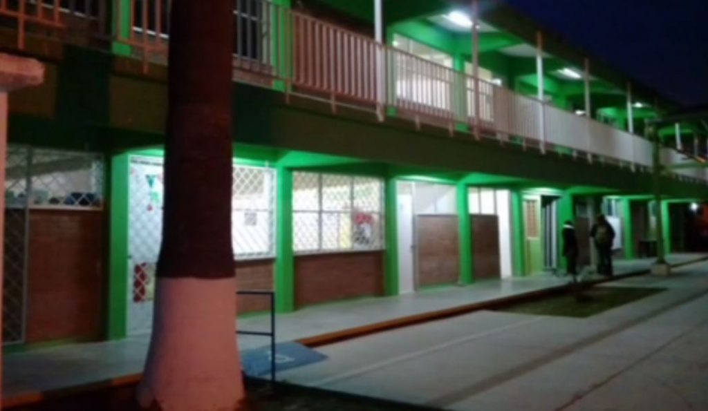 Reportan ausentismo escolar en planteles de Nuevo León por bajas temperaturas