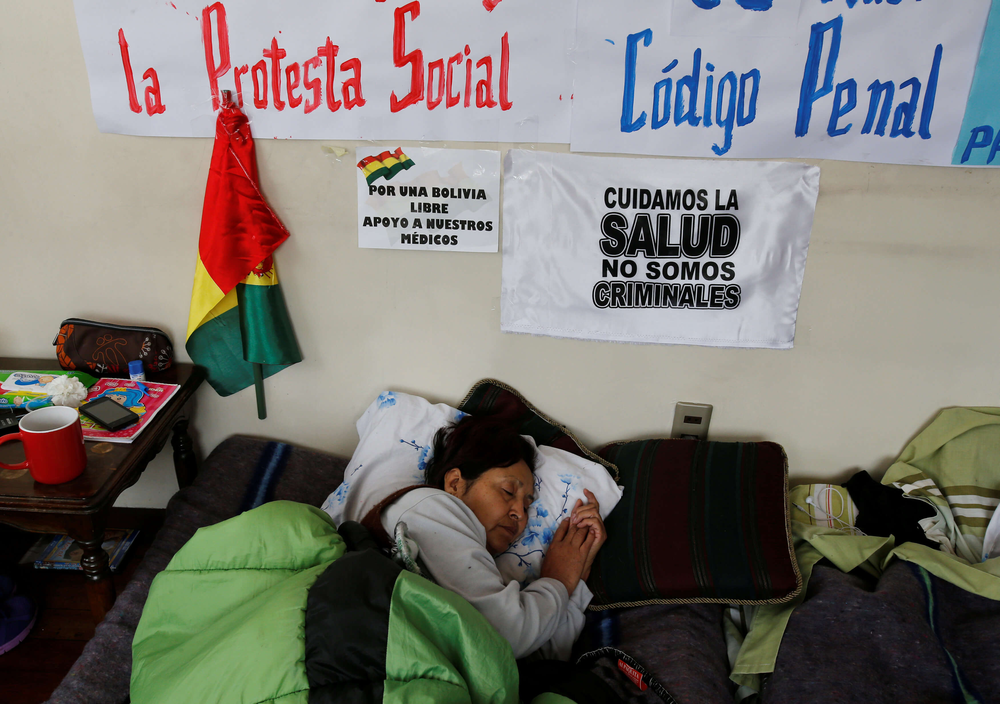 Tras 47 días médicos bolivianos suspenden huelga