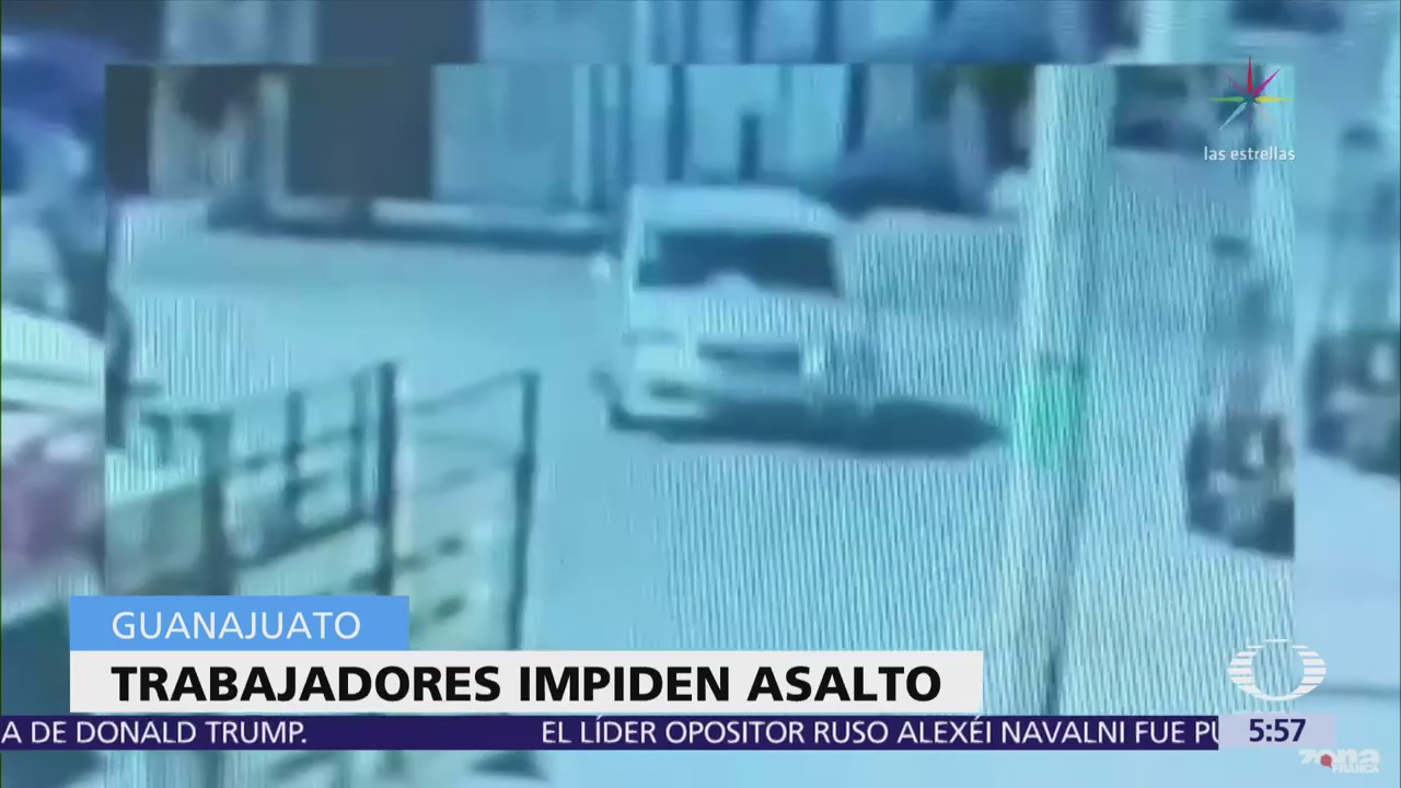 Trabajadores impiden asalto a cuentahabiente en León, Guanajuato