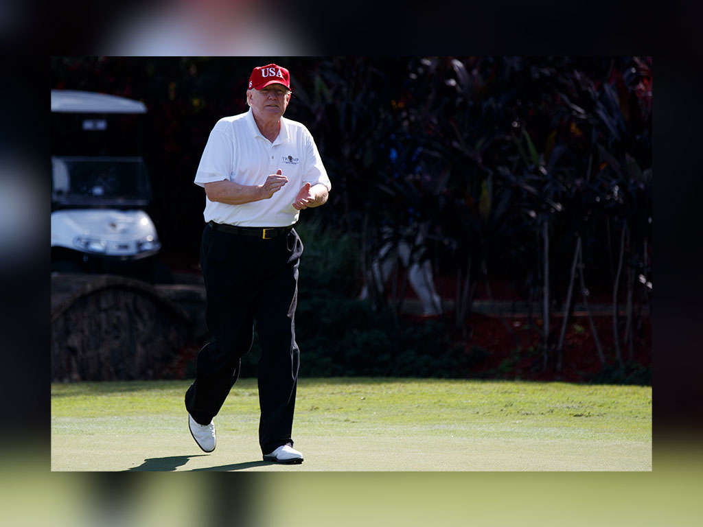 Donald Trump en un campo de golf en Florida