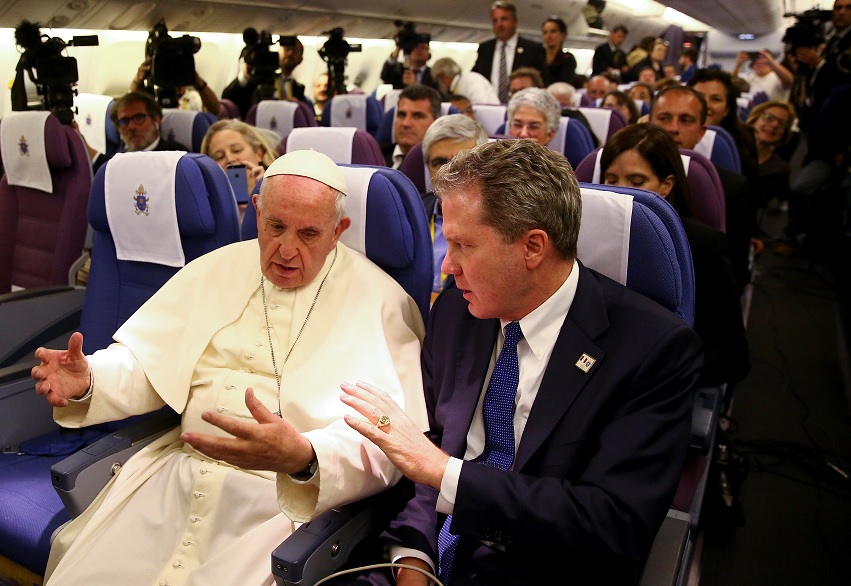 Aterriza avión del papa en Roma; concluye visita a Sudamérica