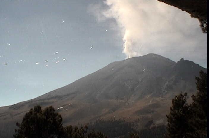 cenapred registra exhalaciones y explosiones del volcan popocatepetl