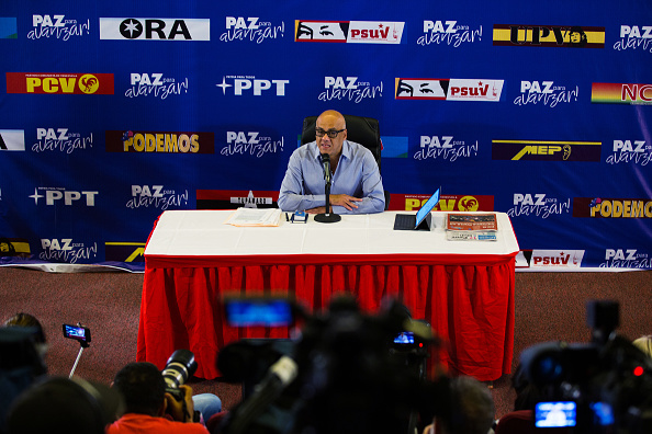 Oposición venezolana tendrá que demostrar vocación democrática, dice chavismo