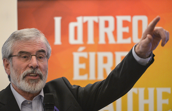 Adams abandona liderazgo del Sinn Féin después de 34 años al mando