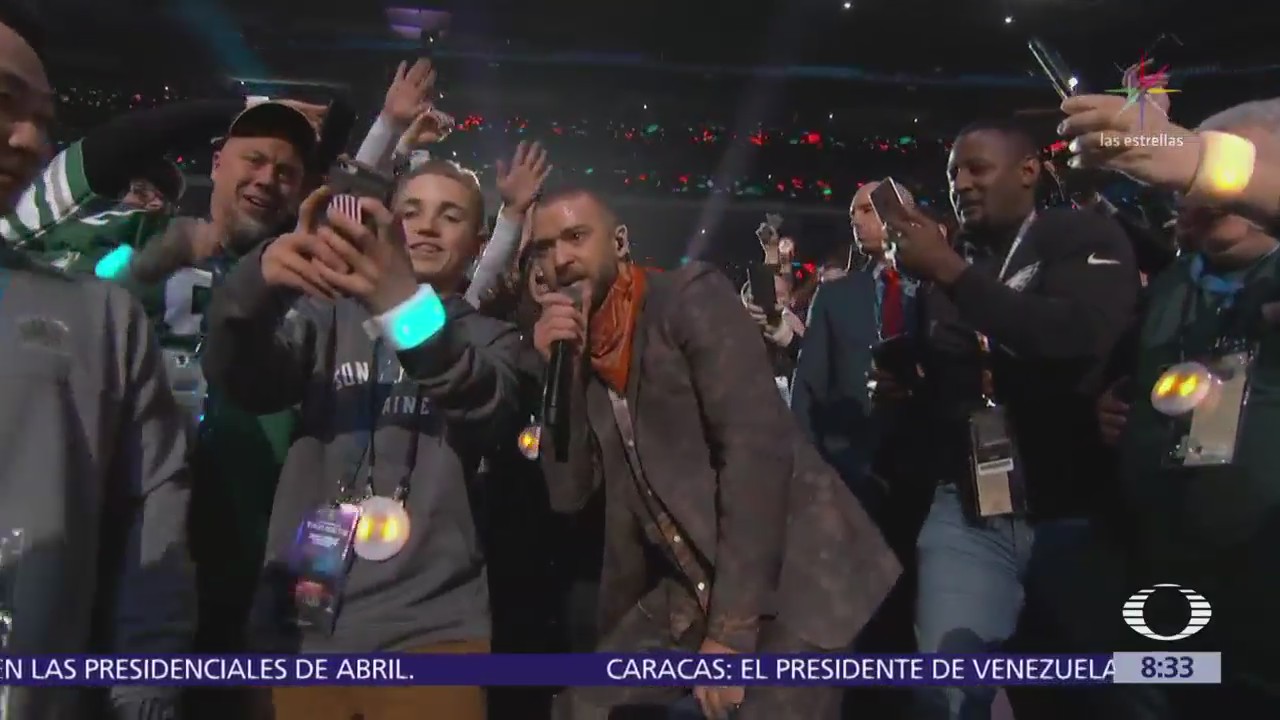 Adolescente se toma selfie con Justin Timberlake durante show del Super Bowl