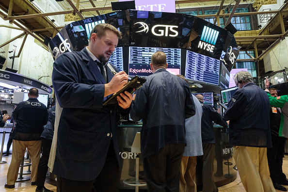 Wall Street cierra fuertes ganancias y Dow Jones avanza 1 39 ciento