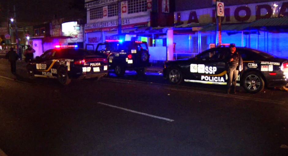 Motociclista atropella a policías para evadir alcoholímetro en Iztapalapa