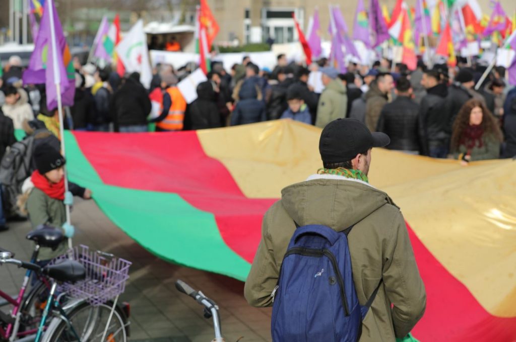 refugiados arabes marchan alemania ciudadanos cottbus