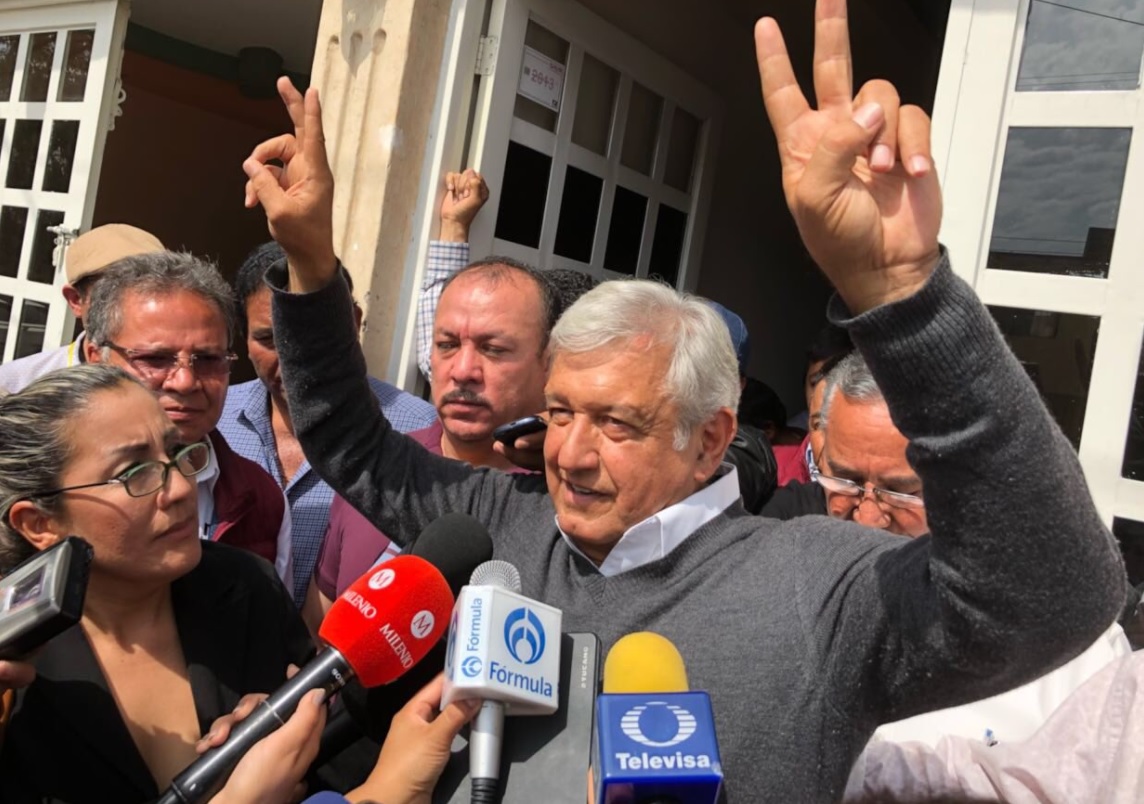 Con amor y paz, López Obrador asegura que enfrentará a adversarios