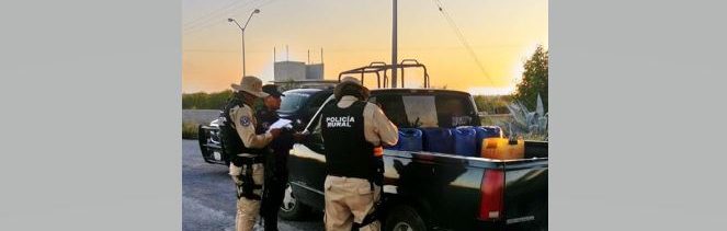 Aseguran en Nuevo León camioneta con mil 600 litros de gasolina