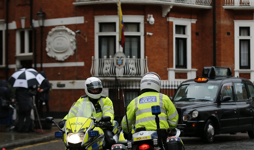 Justicia británica mantiene la orden de detención contra Julian Assange