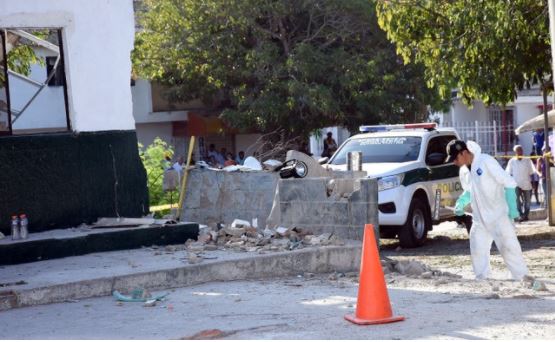 fallece sexto policia herido en atentado del eln en colombia