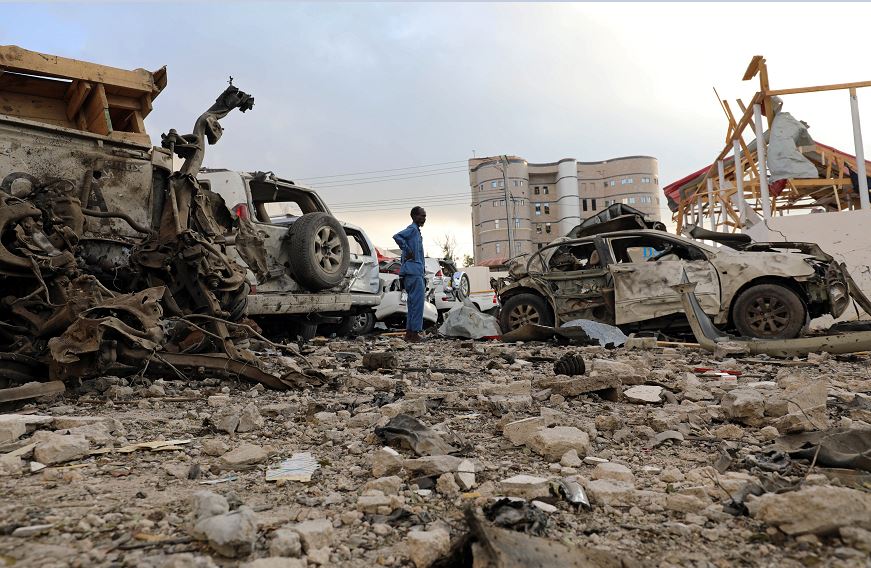 Suman 45 muertos por atentado en palacio presidencial de Somalia