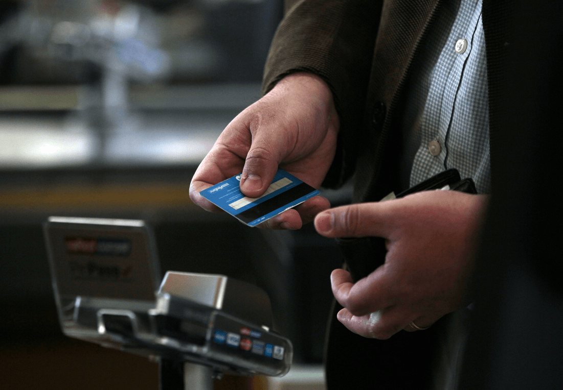 Condusef alerta por aumento de fraudes con tarjetas bancarias