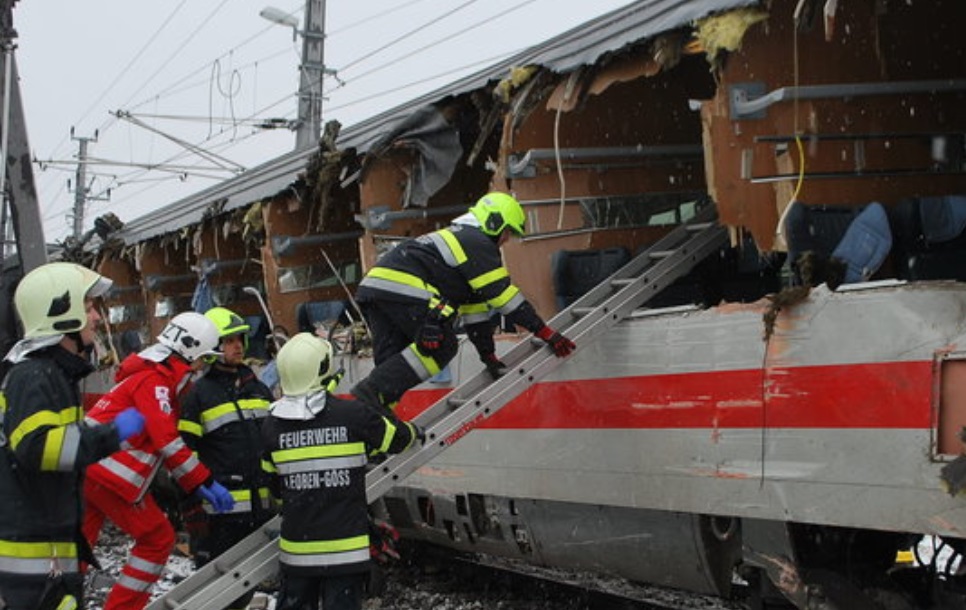 Choque de trenes en Austria deja un muerto y 15 heridos