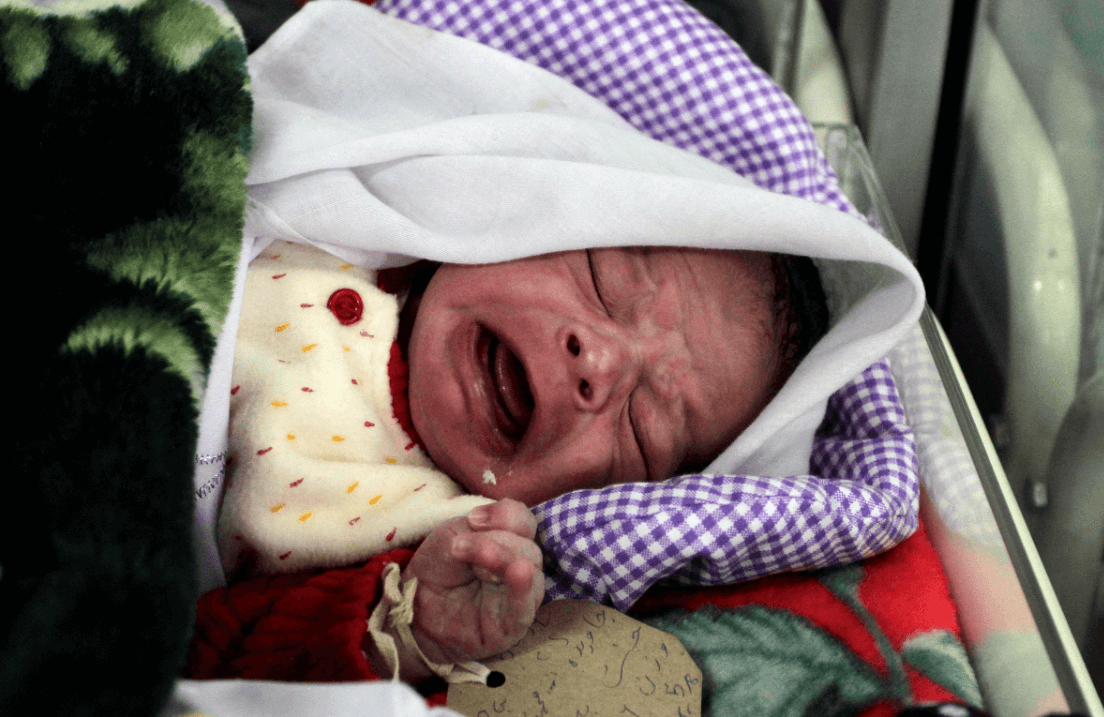 Bebé recién nacido en Afganistán. (AP, archivo)