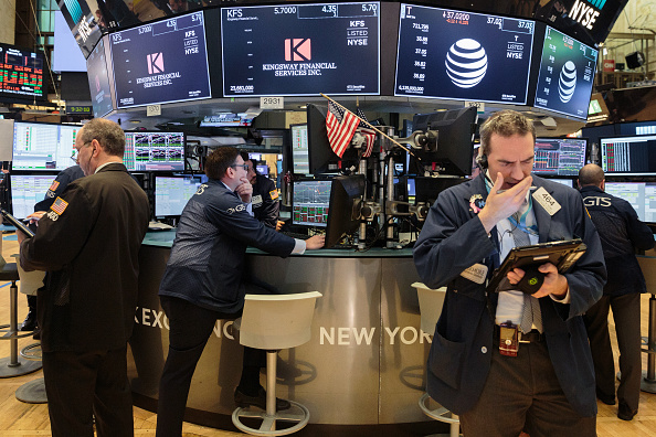 Wall Street cierra pérdidas y Dow Jones cede 1 04 ciento