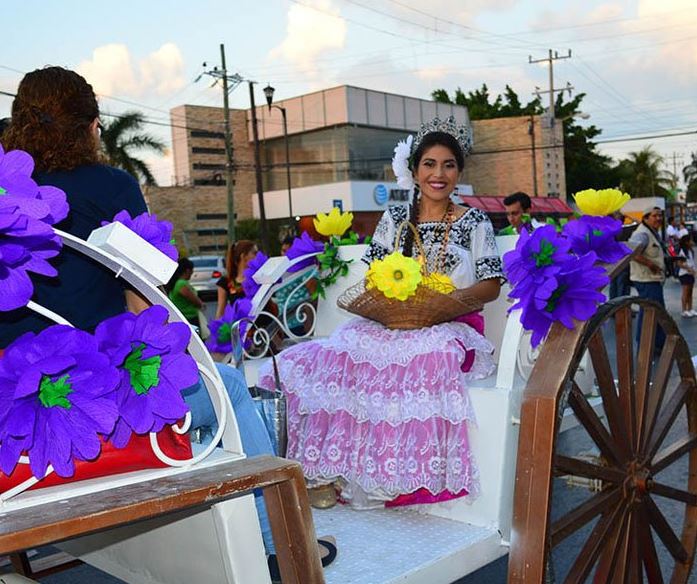 Realizan desfile previo al cierre del Carnaval de Campeche
