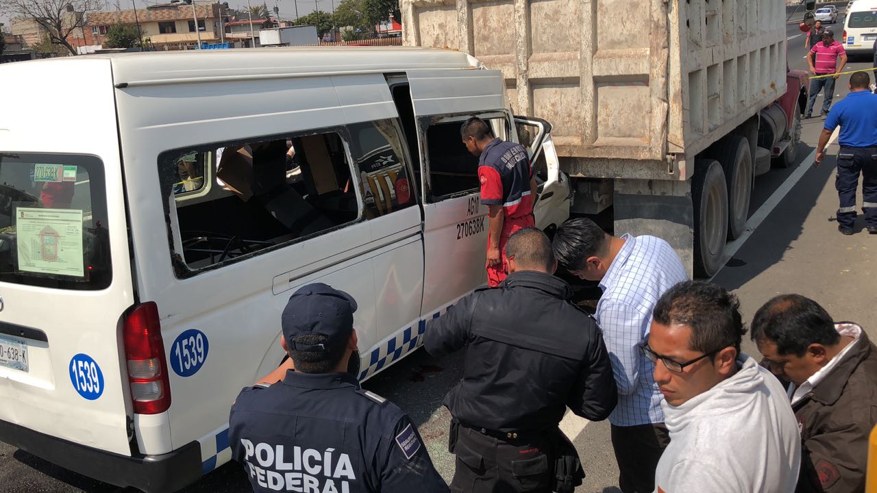 Choque de transporte público en autopista México-Puebla deja dos muertos