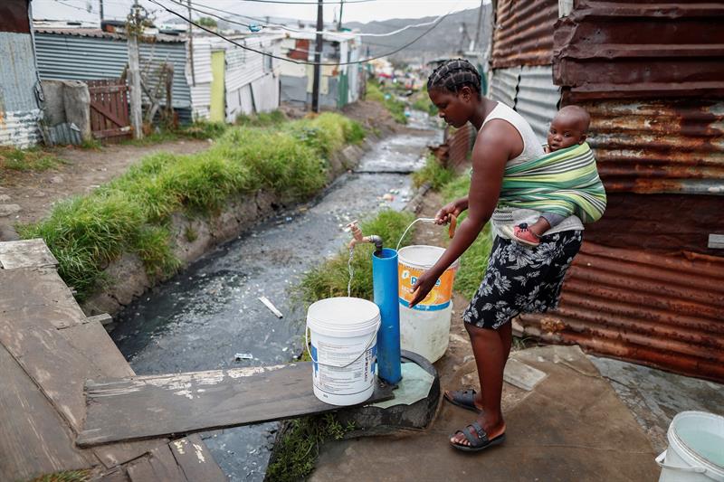 Ciudad del Cabo aplaza hasta mayo el día sin agua