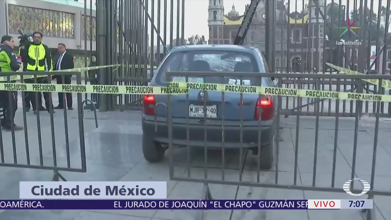 Conductor ebrio choca contra reja de la Basílica de Guadalupe