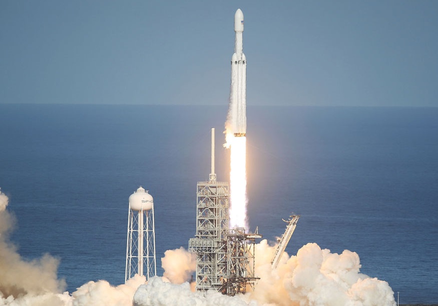 Despega Falcon Heavy cohete más poderoso mundo