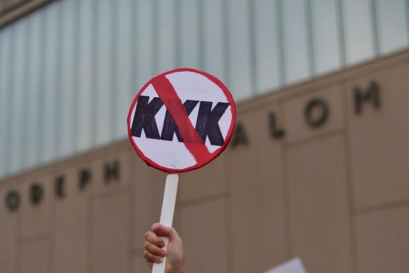 Disminuyen grupos afiliados KKK Estados Unidos