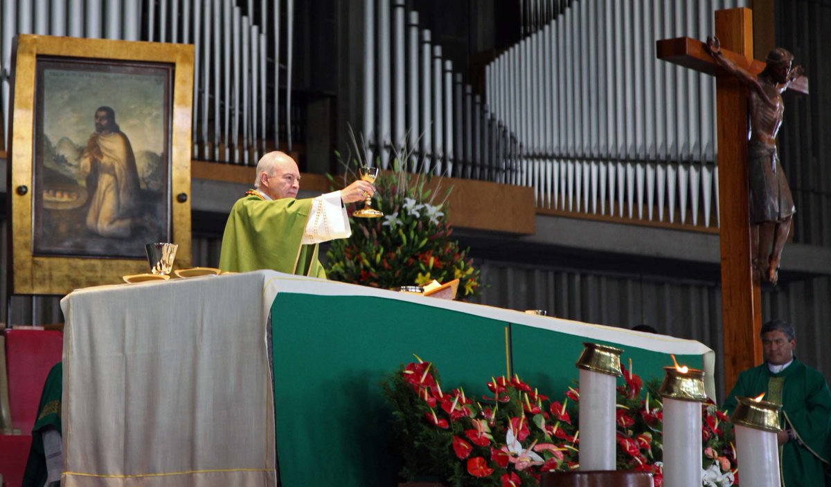 Cardenal Aguiar Retes da su primera misa en la Basílica