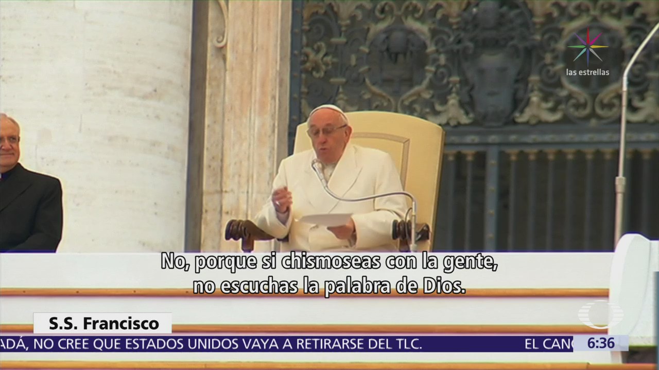 El papa critica a sacerdotes que sustituyen lecturas por noticias