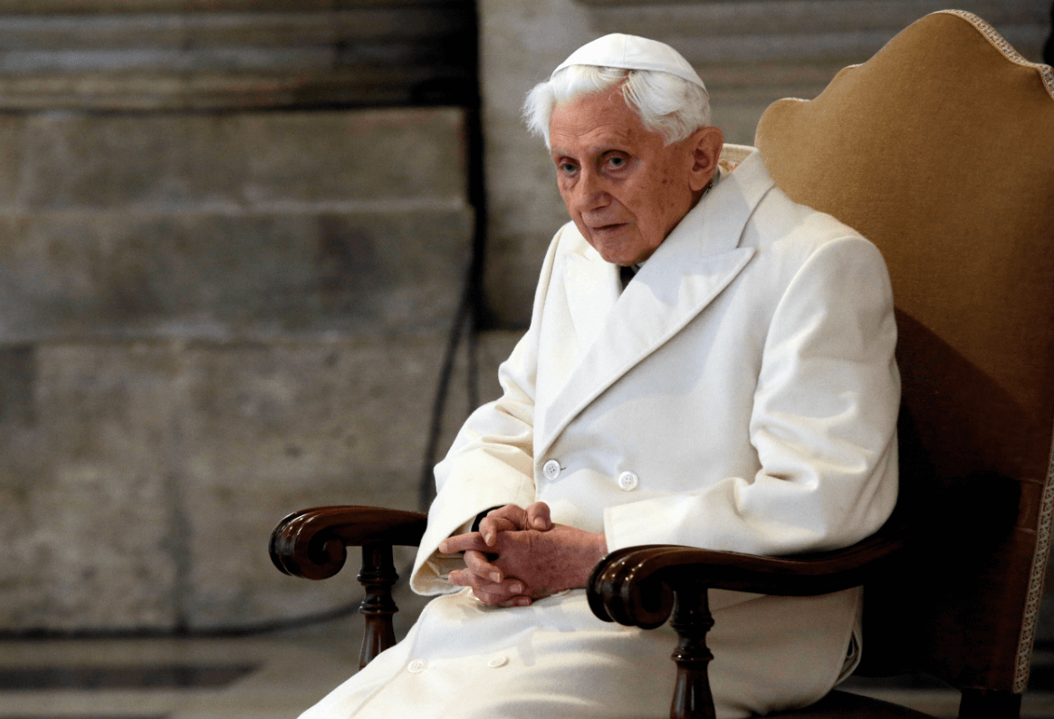 El papa emérito Benedicto XVI en la Basílica de San Pedro