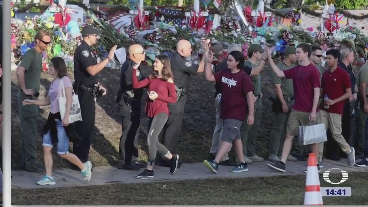 Estudiantes de Parkland, Florida, regresan a clases tras tiroteo