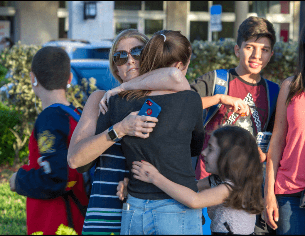 Trump anuncia que visitará a familiares de víctimas de tiroteo en Florida
