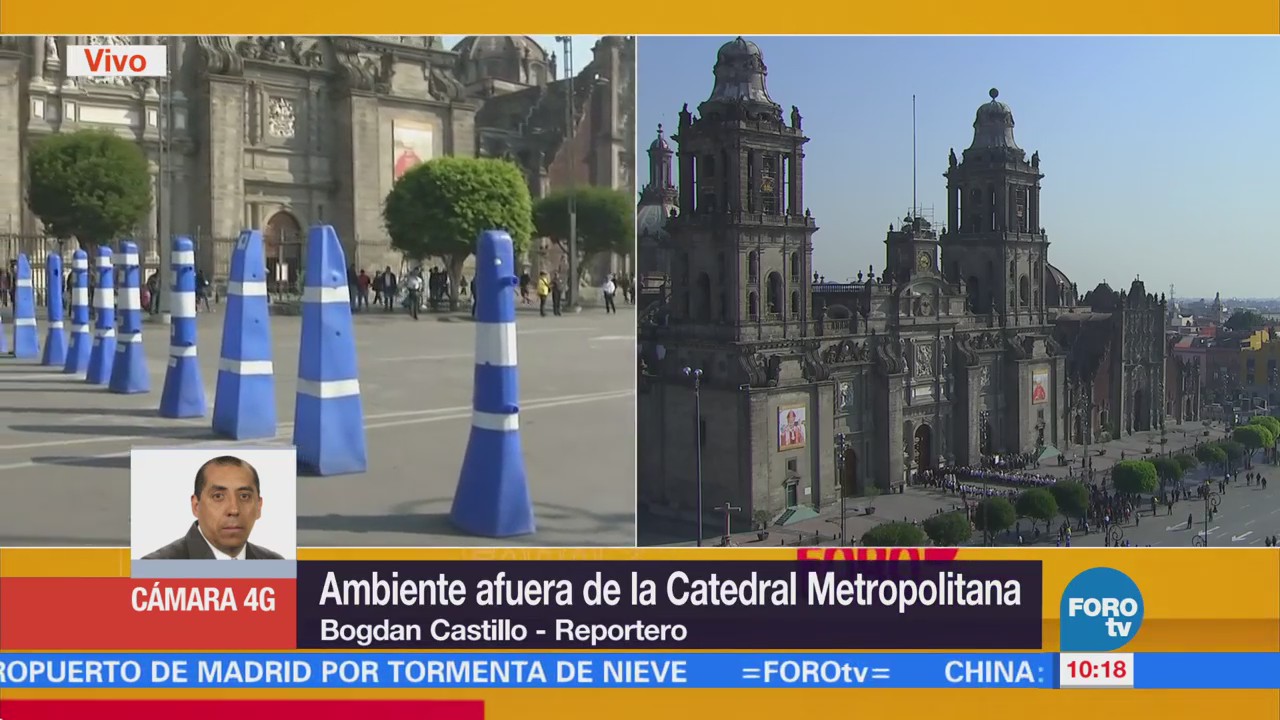Feligreses mantienen la calma afuera de la Catedral Metropolitana