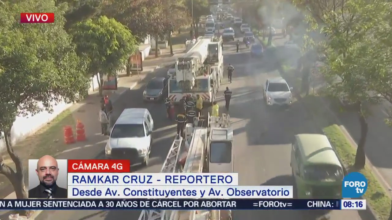 Grúa se descompone en carriles centrales de avenida Constituyentes, CDMX