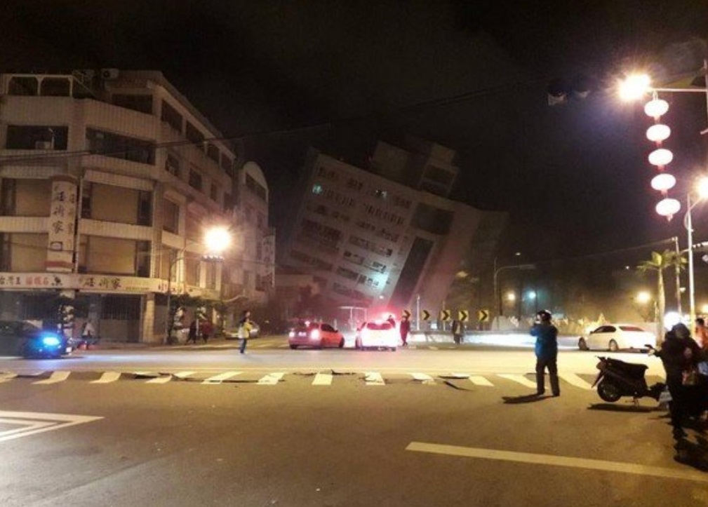 Sismo de magnitud 6.0 sacude Taiwán; colapsa estructura de un hotel