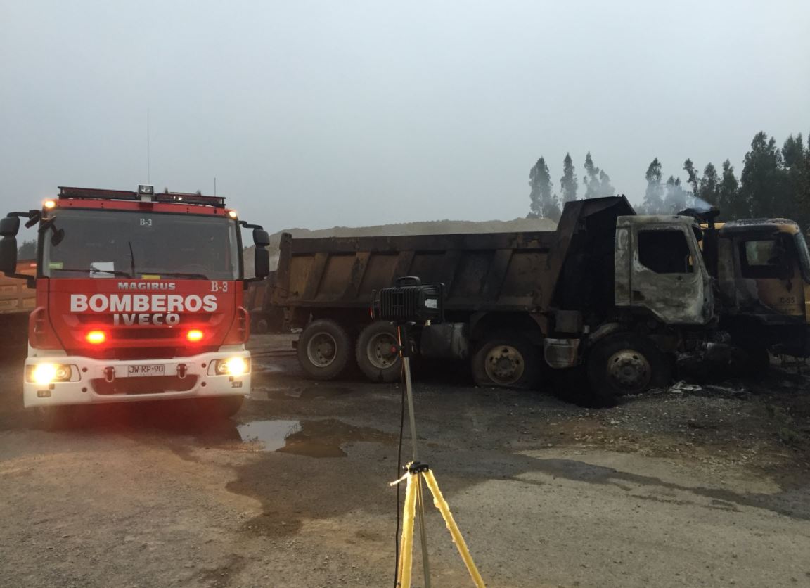 Incendian al menos 15 camiones en el sur de Chile