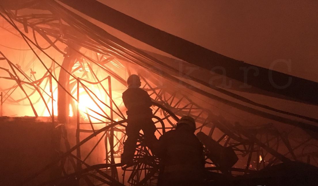 Nave industrial se incendia en el municipio de La Paz, Edomex