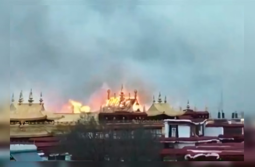 Incendio causa daños en el monasterio de Jokhang en el Tíbet